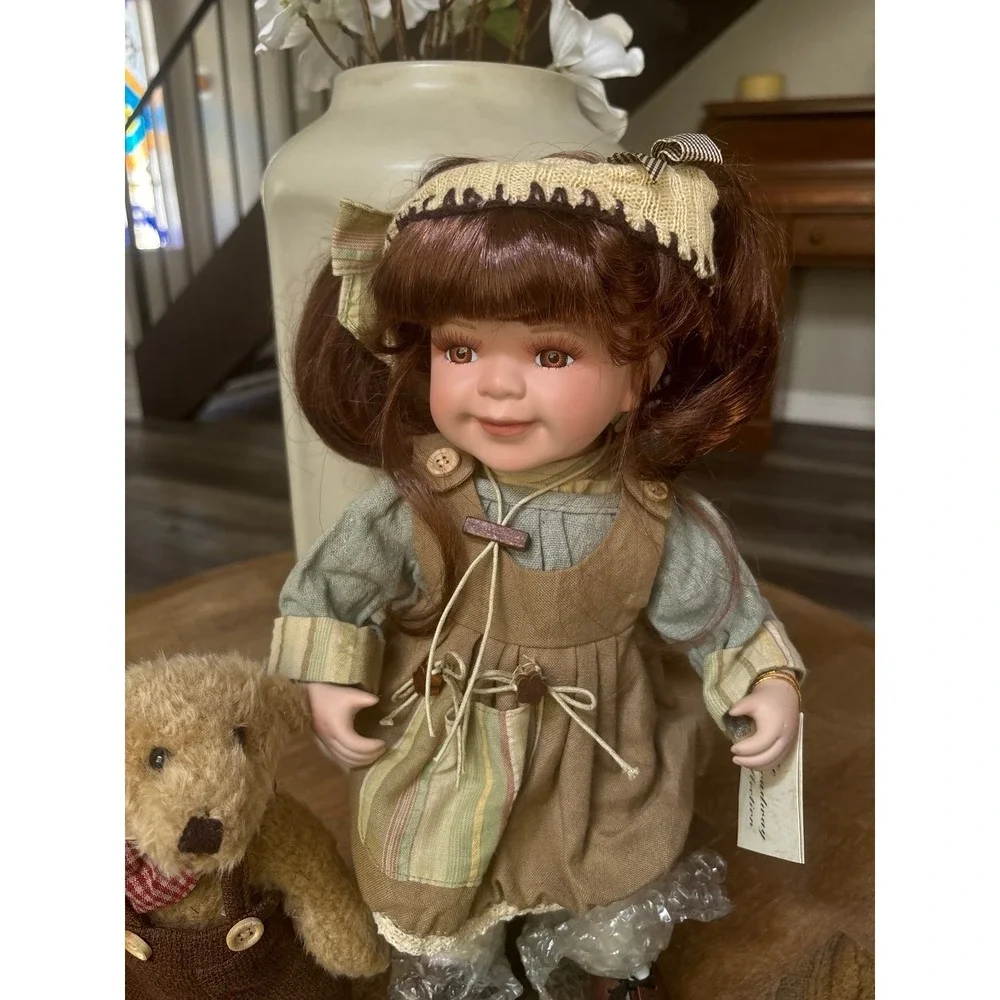 The‎ Broadway Collection Porcelain Doll